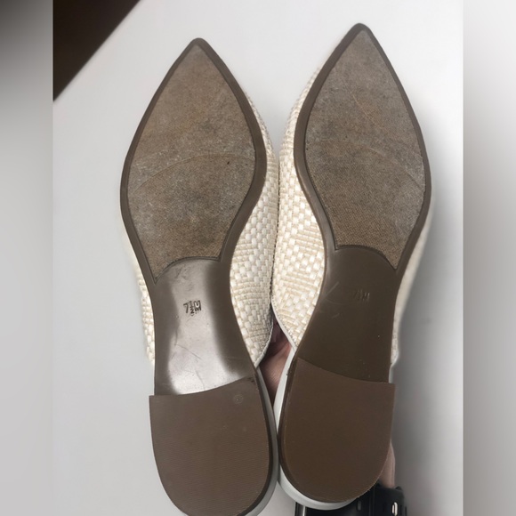 Marc Fisher Size 7.5 Medium Beige/White Woven Pointed-Toe Flats/Mules.Preowned. - Picture 5 of 8